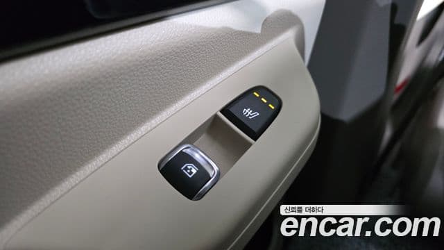 Kia Carnival 2024 — ფოტო 18/20