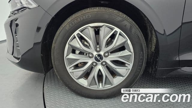 Kia K5 2023 — ფოტო 5/20
