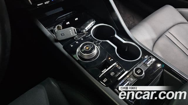 Kia K5 2023 — ფოტო 8/20