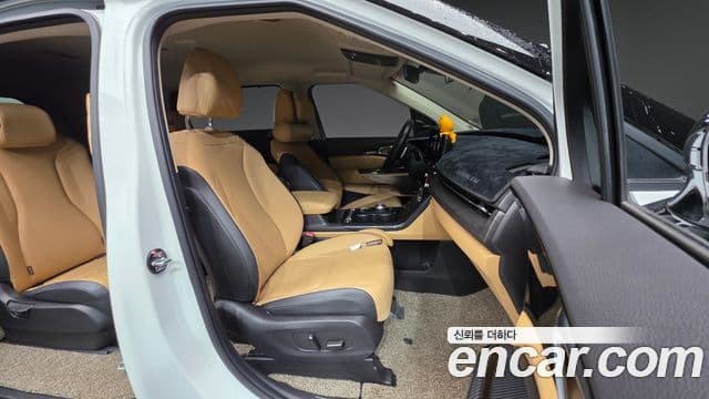 Kia Carnival 2021 — ფოტო 10/20