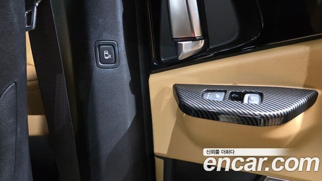 Kia Carnival 2021 — ფოტო 18/20