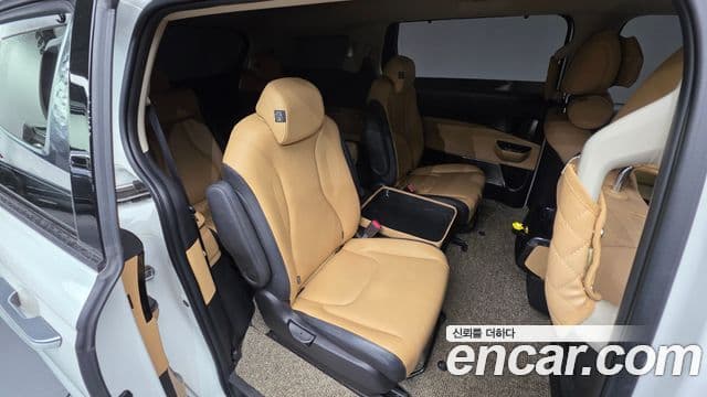Kia Carnival 2021 — ფოტო 19/20