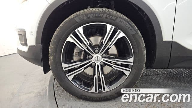Volvo XC40 2022 — ფოტო 5/20