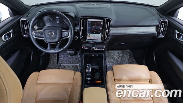 Volvo XC40 2022 — ფოტო 7/20