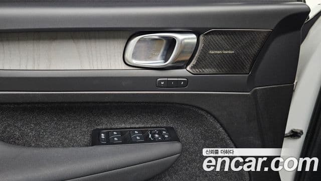 Volvo XC40 2022 — ფოტო 18/20