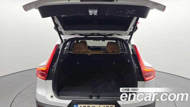 Volvo XC40 2022 — ფოტო 20/20