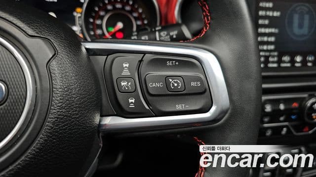 Jeep Wrangler 2022 — Фото 18/20