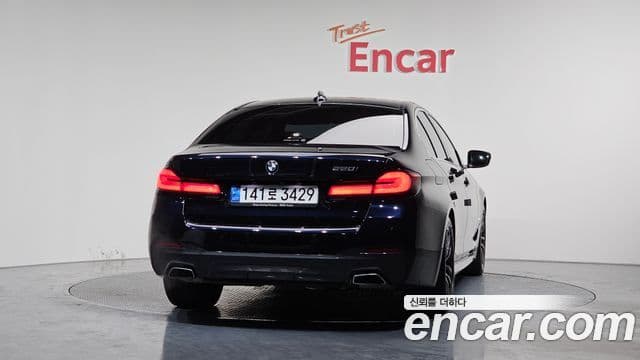 BMW 5 Series 2021 — ფოტო 4/20