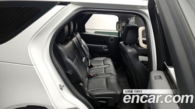 Land Rover Discovery 5 2018 — Şəkil 11/20
