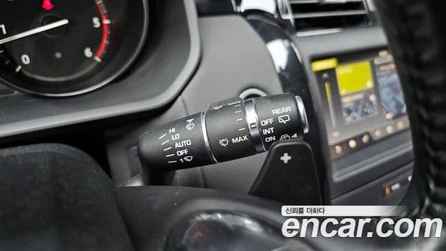 Land Rover Discovery 5 2018 — Şəkil 17/20