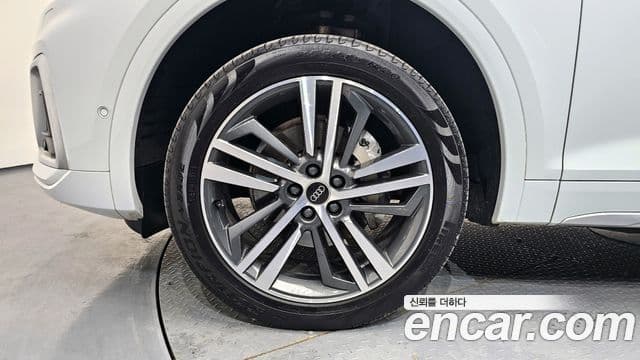 Audi Q5 2023 — Photo 9/20