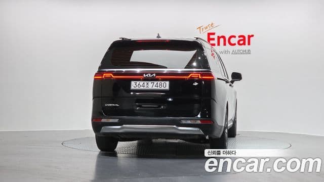 Kia Carnival 2022 — ფოტო 4/20