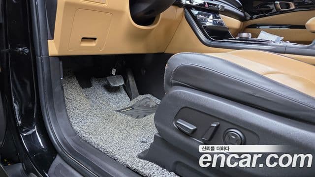 Kia Carnival 2022 — ფოტო 17/20