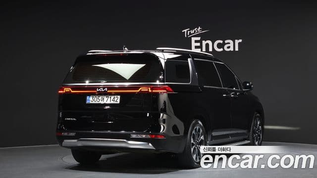 Kia Carnival 2023 — ფოტო 2/20