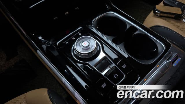 Kia Carnival 2023 — ფოტო 9/20