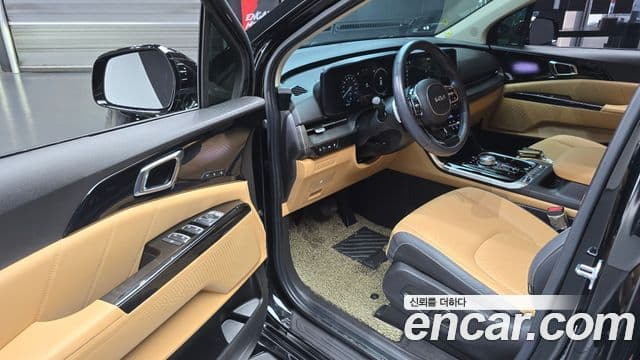 Kia Carnival 2023 — фото 11 из 20