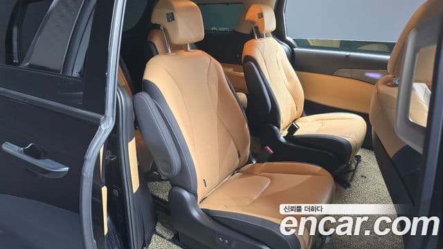 Kia Carnival 2023 — ფოტო 12/20