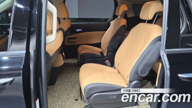 Kia Carnival 2023 — ფოტო 13/20