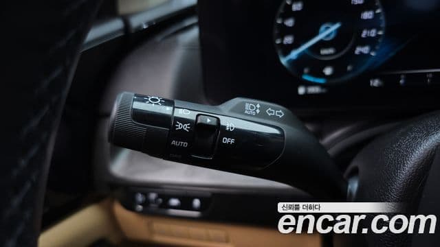 Kia Carnival 2023 — фото 17 из 20