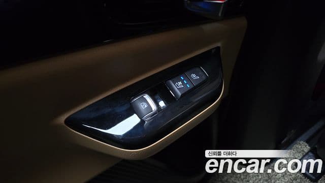 Kia Carnival 2023 — ფოტო 19/20