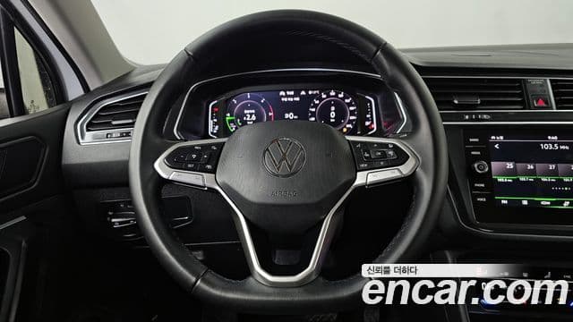 Volkswagen Tiguan 2021 — фото 12 из 20