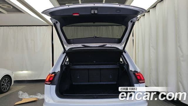 Volkswagen Tiguan 2021 — Şəkil 19/20