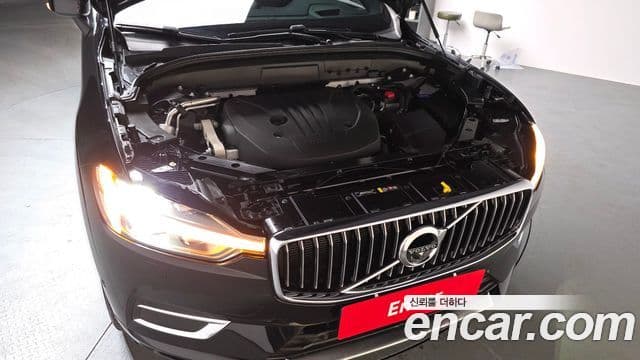 Volvo XC60 2021 — ფოტო 6/20