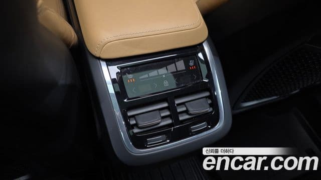 Volvo XC60 2021 — фото 18 из 20