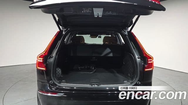 Volvo XC60 2021 — ფოტო 20/20