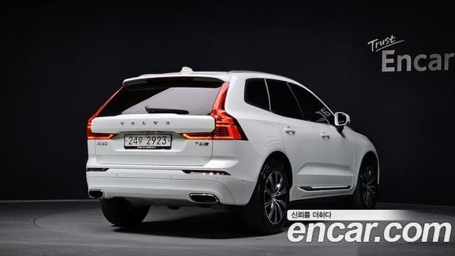 Volvo XC60 2018 — ფოტო 2/20