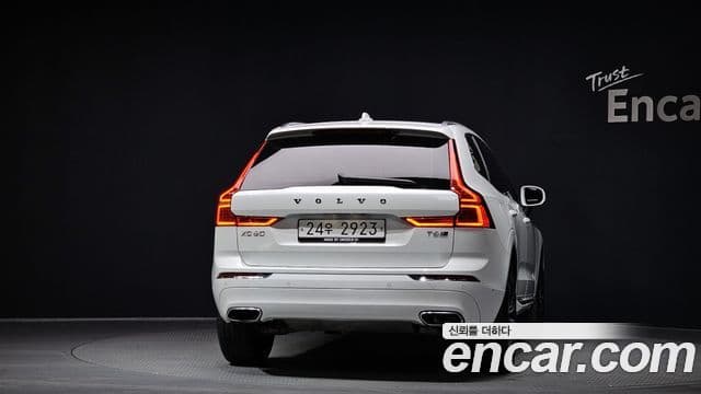 Volvo XC60 2018 — ფოტო 4/20