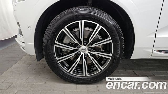 Volvo XC60 2018 — ფოტო 5/20