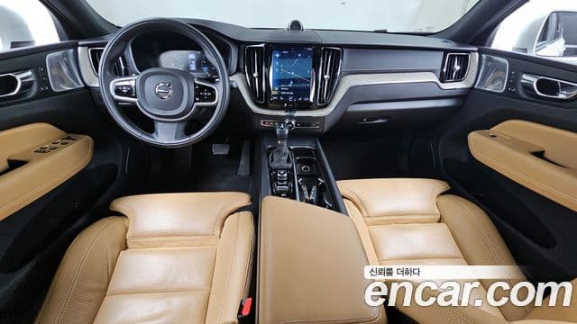 Volvo XC60 2018 — ფოტო 10/20