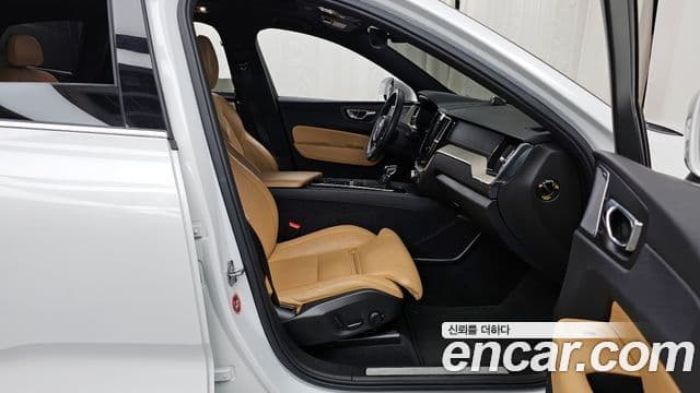 Volvo XC60 2018 — ფოტო 11/20