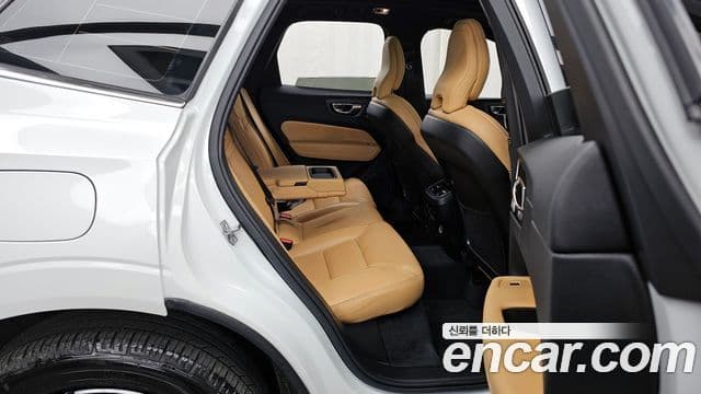 Volvo XC60 2018 — ფოტო 12/20