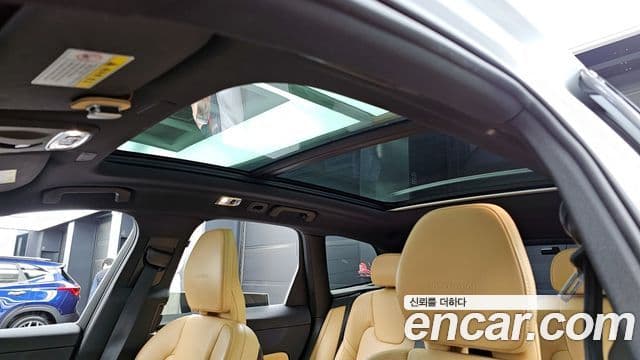 Volvo XC60 2018 — ფოტო 19/20