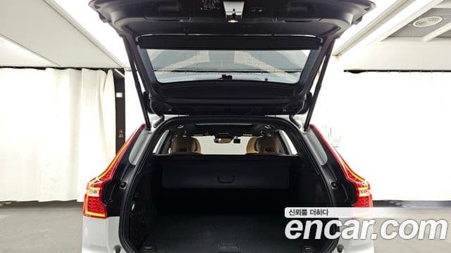 Volvo XC60 2018 — ფოტო 20/20