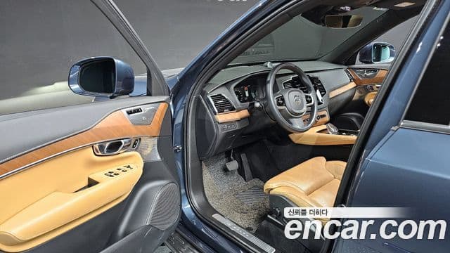 Volvo XC90 2020 — ფოტო 11/20