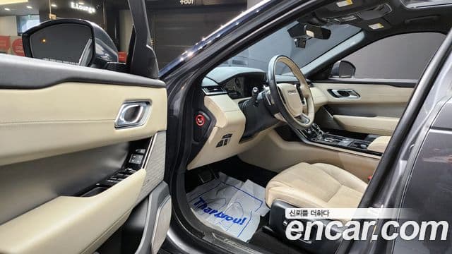 Land Rover Range Rover Velar 2018 — Фото 11/20