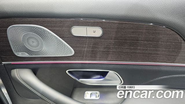 Mercedes-Benz GLE-Class 2021 — ფოტო 18/20