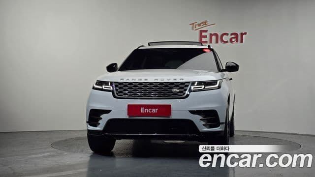 Land Rover Range Rover Velar 2022 — ფოტო 2/20