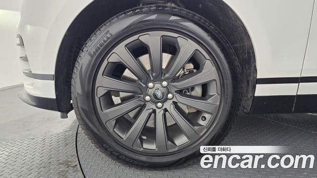 Land Rover Range Rover Velar 2022 — ფოტო 4/20