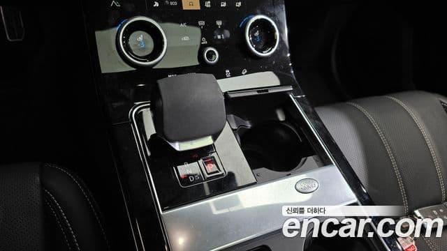 Land Rover Range Rover Velar 2022 — фото 7 из 20