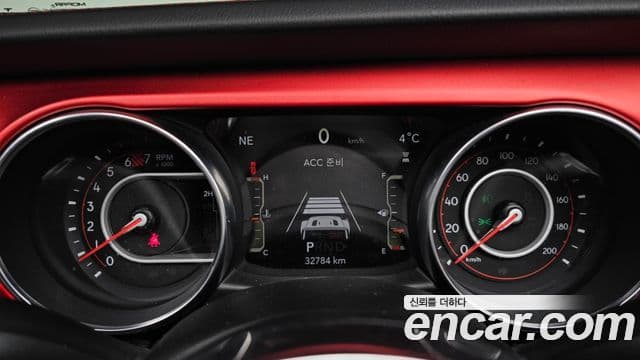 Jeep Wrangler 2019 — ფოტო 8/20