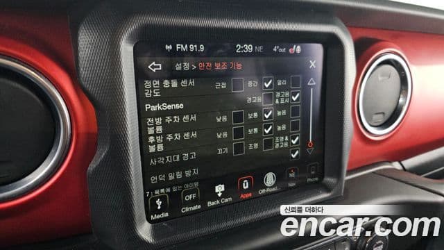 Jeep Wrangler 2019 — ფოტო 16/20