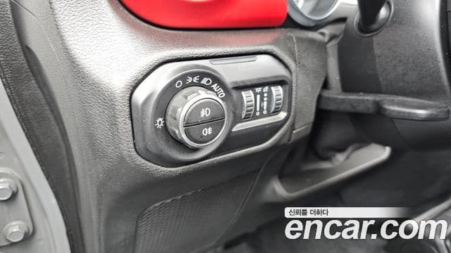 Jeep Wrangler 2019 — фото 18 из 20