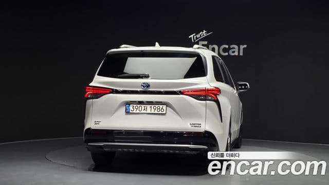 Toyota Sienna 2024 — фото 4 из 20