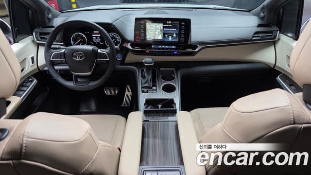 Toyota Sienna 2024 — фото 7 из 20