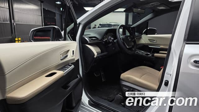 Toyota Sienna 2024 — Şəkil 10/20