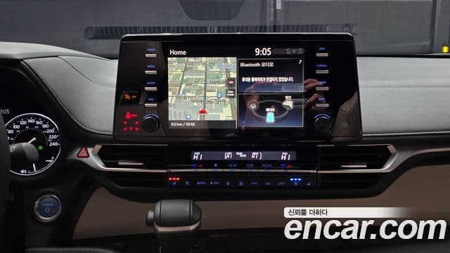 Toyota Sienna 2024 — фото 14 из 20